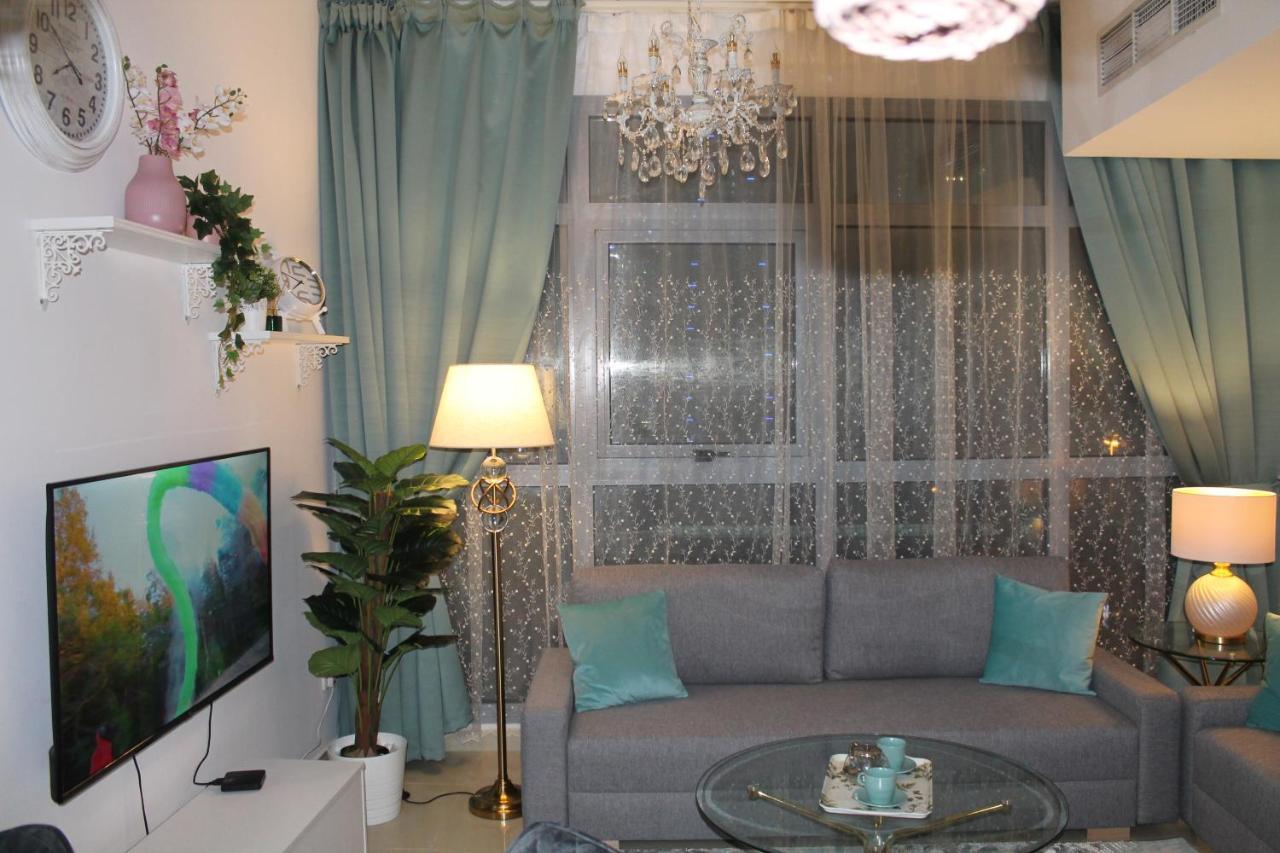 Newly Furnished One Bedroom Apartment Next To Metro & Beach In Marina Residence Dubai Dış mekan fotoğraf