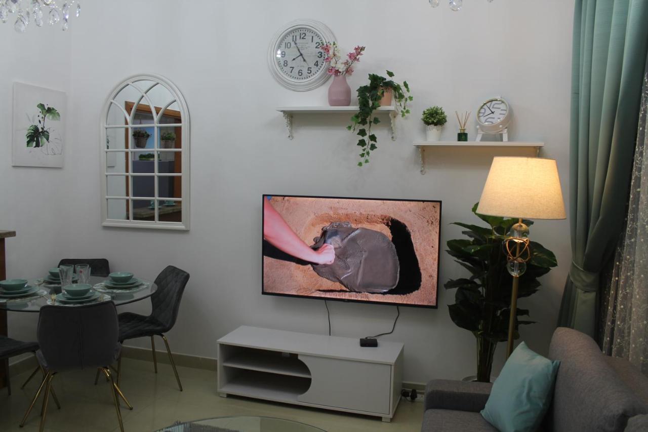 Newly Furnished One Bedroom Apartment Next To Metro & Beach In Marina Residence Dubai Dış mekan fotoğraf