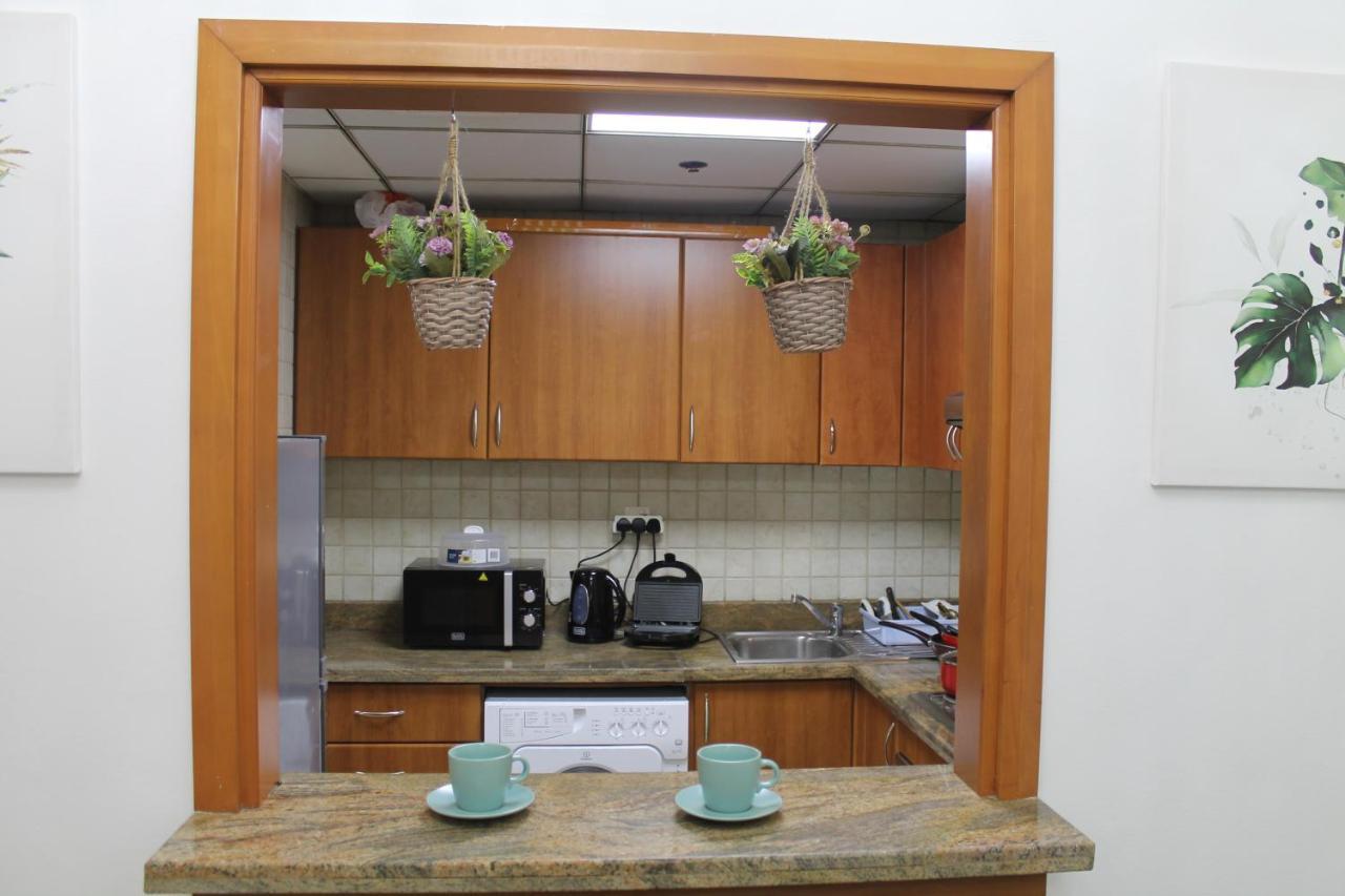 Newly Furnished One Bedroom Apartment Next To Metro & Beach In Marina Residence Dubai Dış mekan fotoğraf
